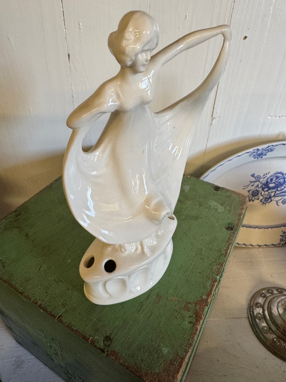 Blomsterfakir kvinnlig skulptur i porslin