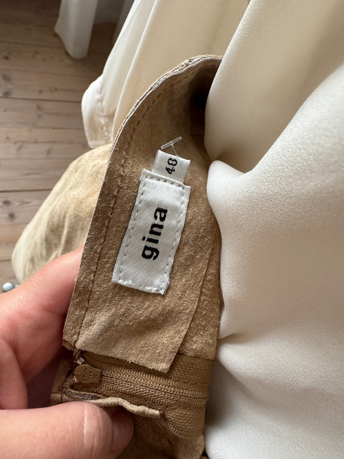 Ljusbrun mockakjol med fransar
