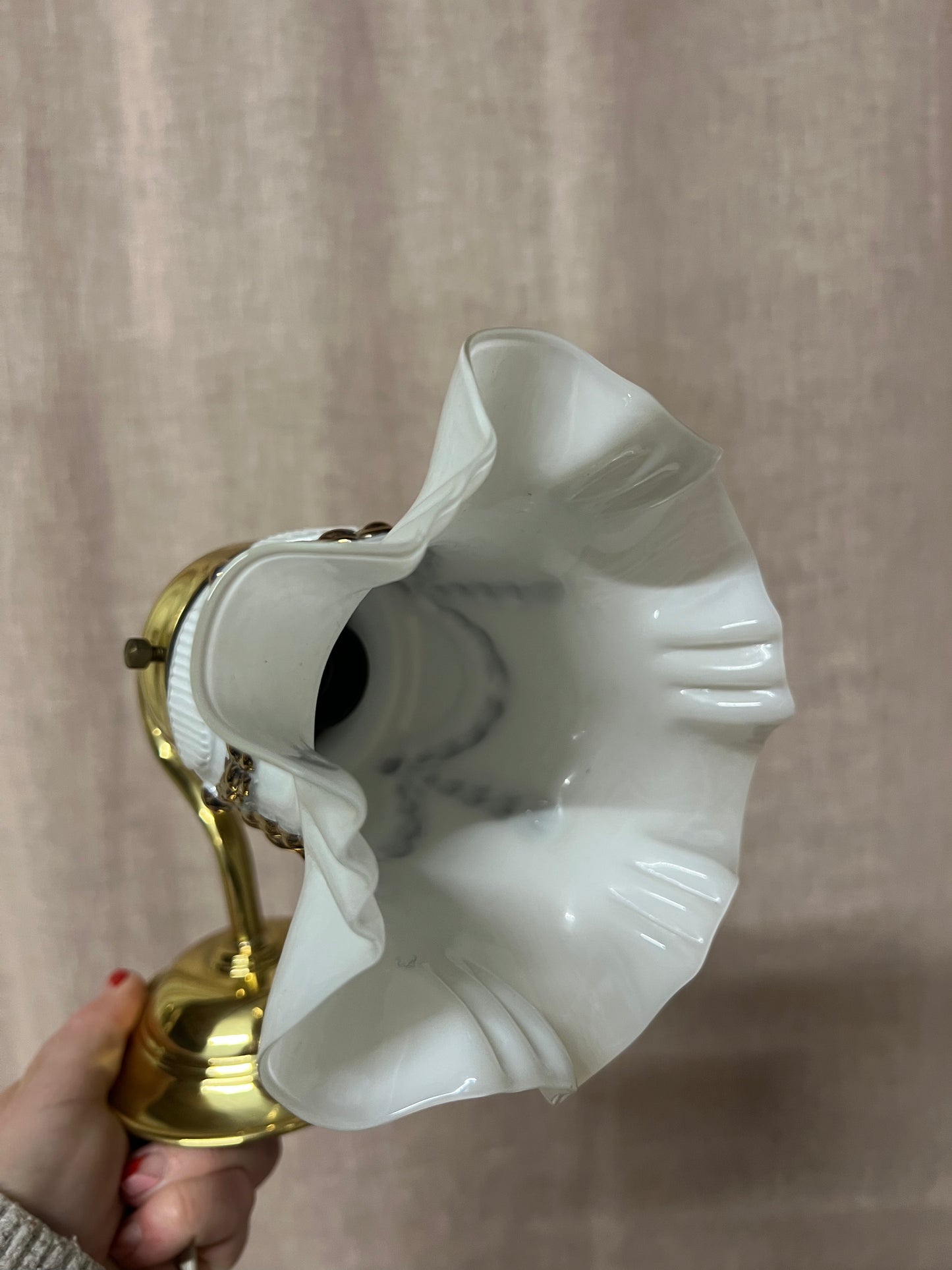 Vägglampa med volang