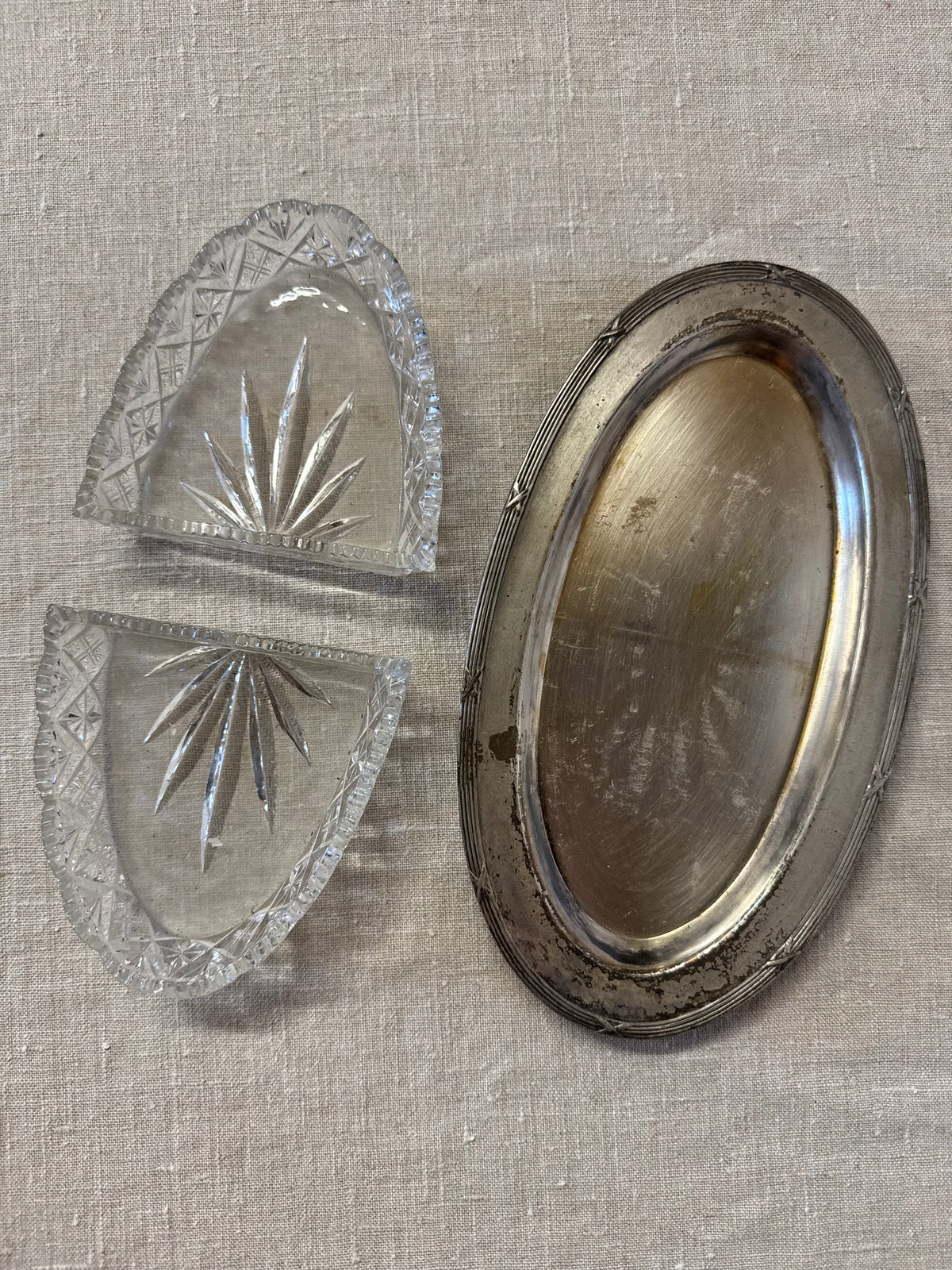 Serveringsfat / pressglasfat, mitten av 1900-talet