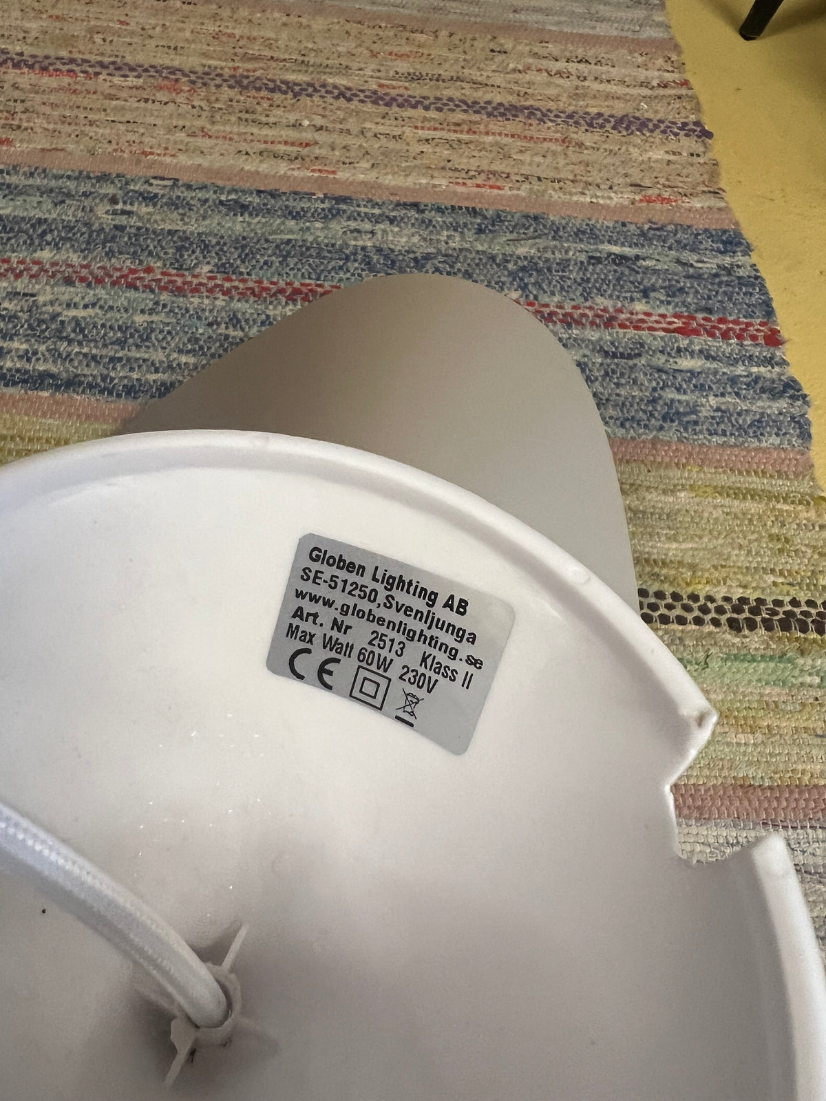 Gråbeige taklampa - volang