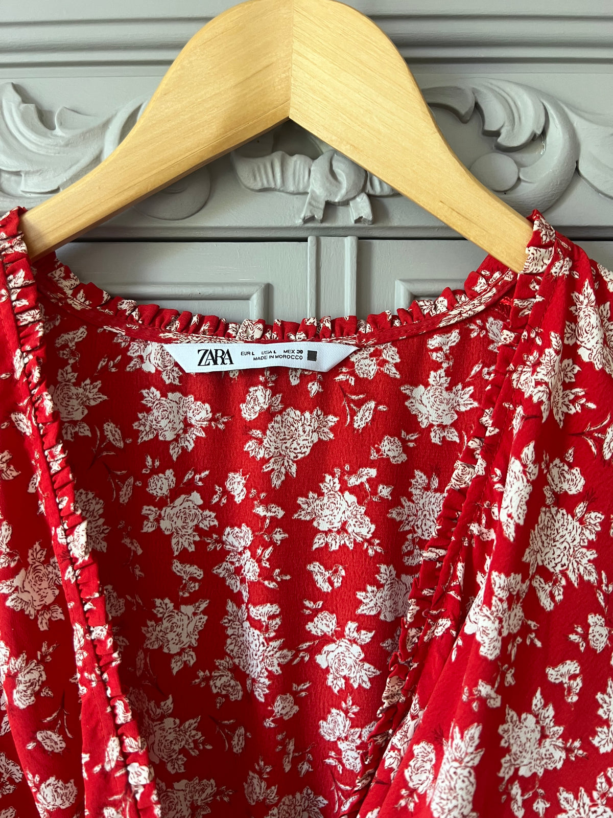 Rödvit långklänning med blomprint