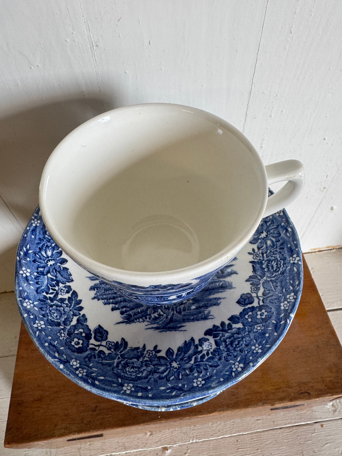 Paret kaffekoppar med fat
