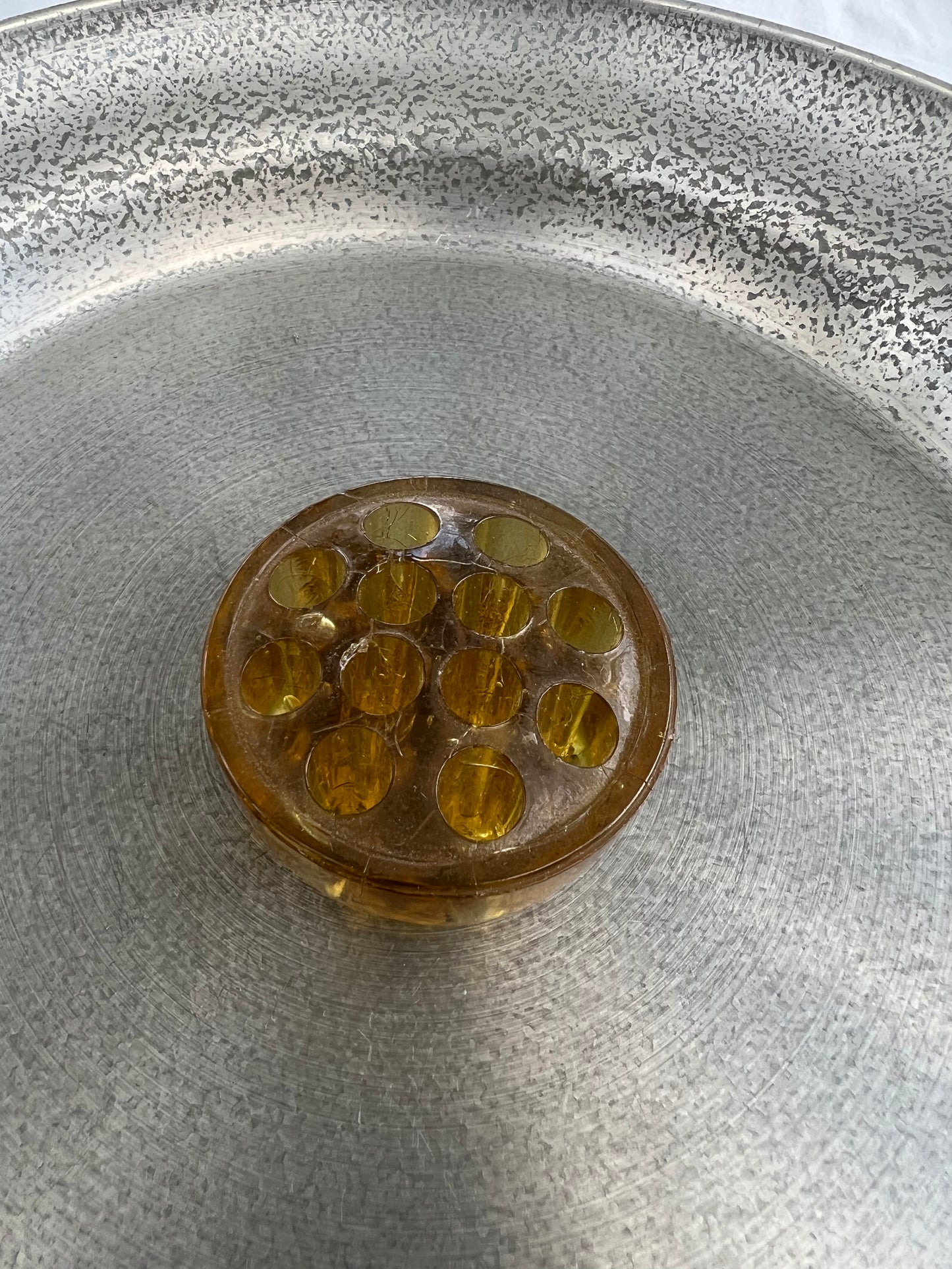 Blomsterfakir Ikebana i brunt glas