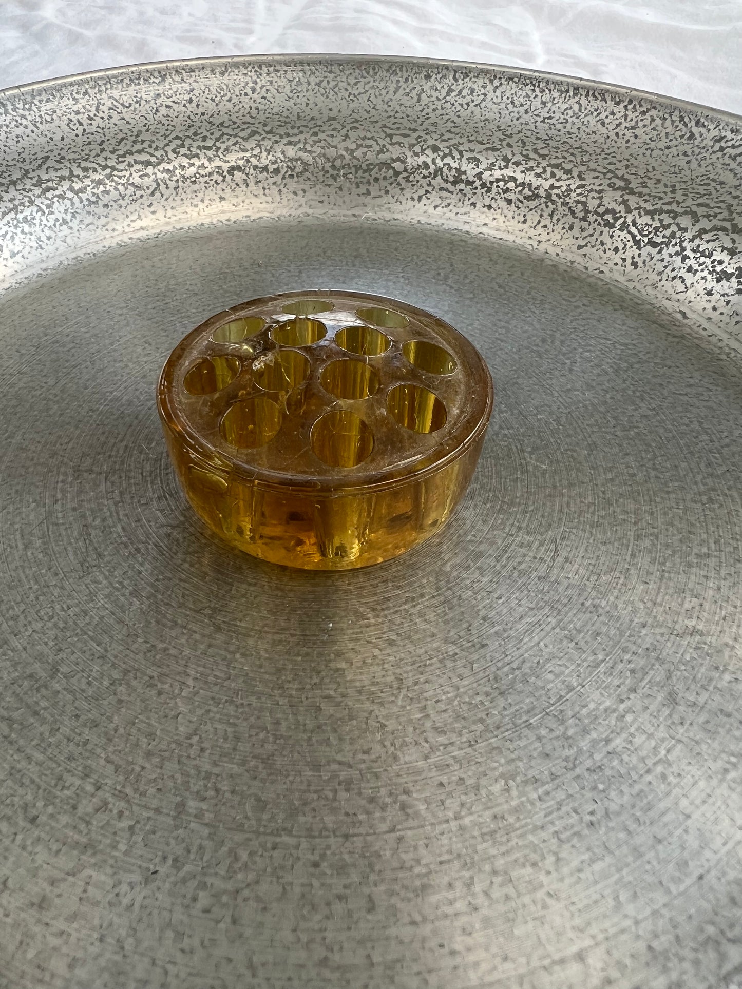 Blomsterfakir Ikebana i brunt glas