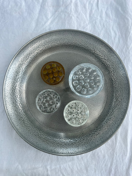 Blomsterfakir Ikebana i brunt glas