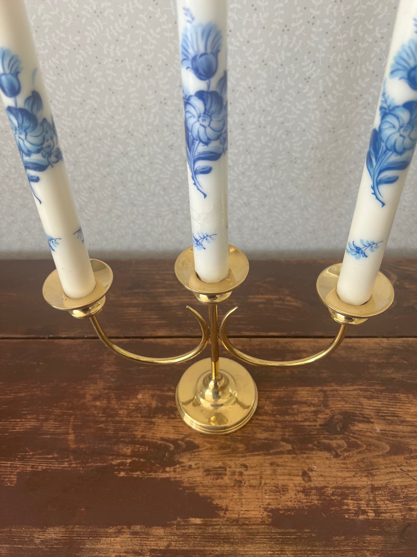 Mässingsljusstake i vacker form