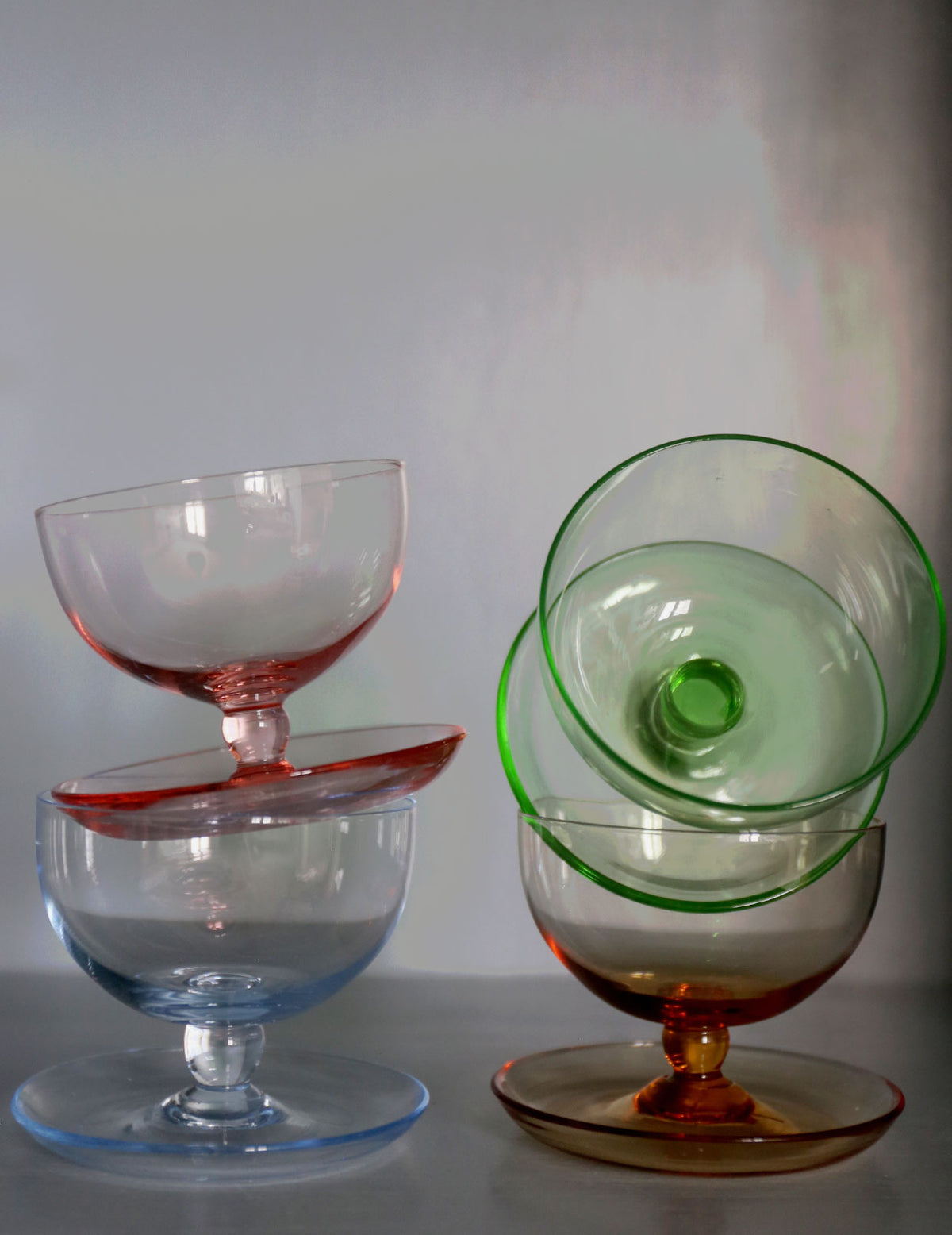 Färgade glasskålar