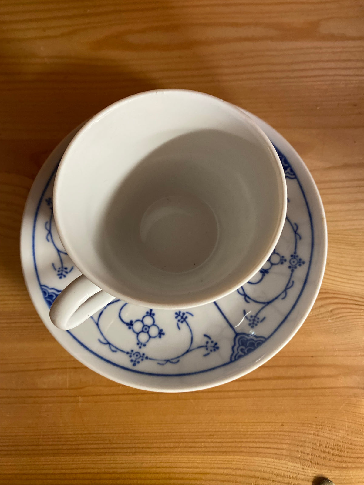 Fyra kaffekoppar med fat - Jäger
