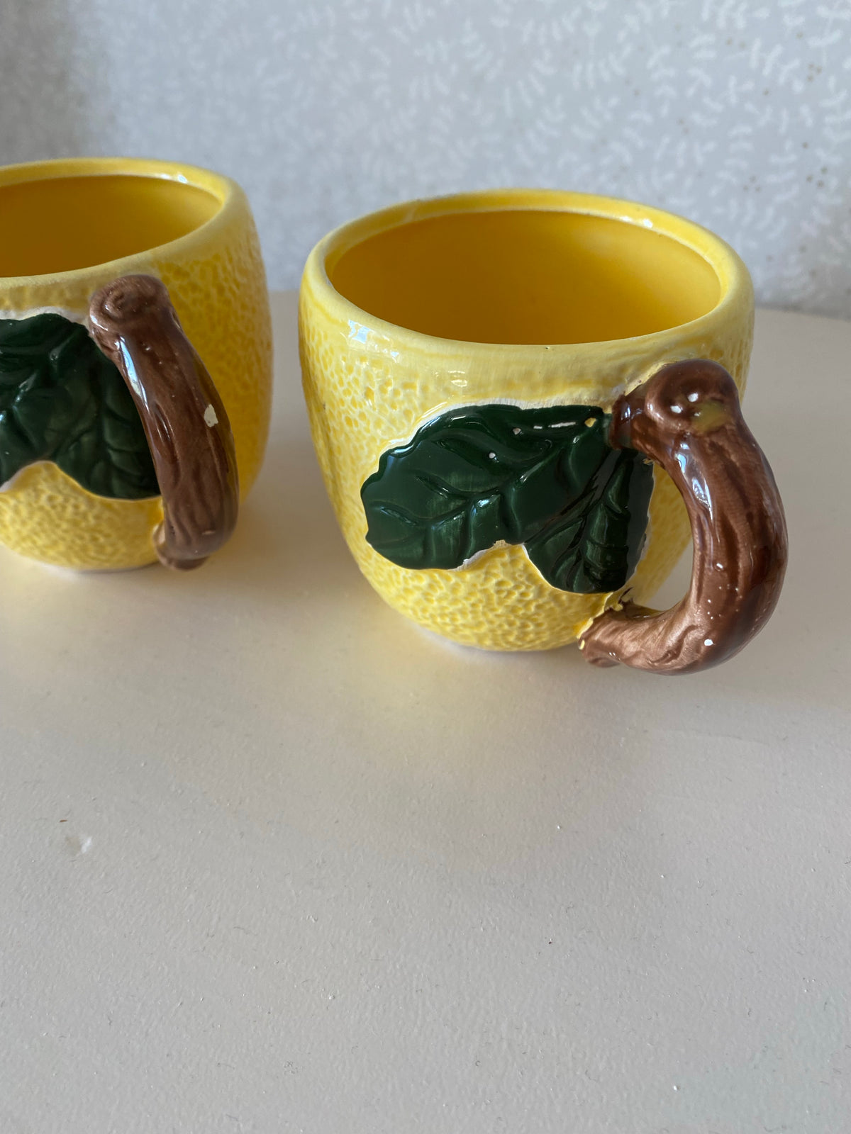 Två kaffekoppar - citron