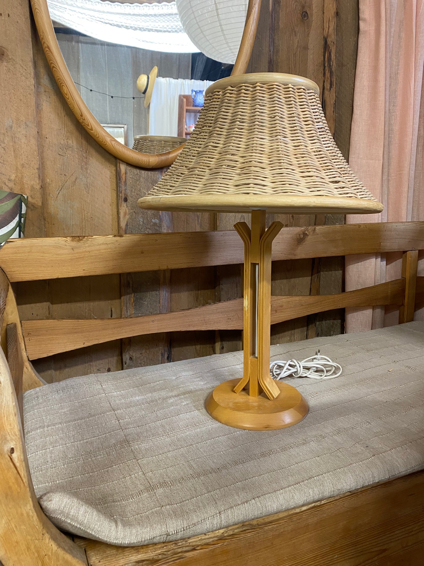 Otrolig rotting bordslampa