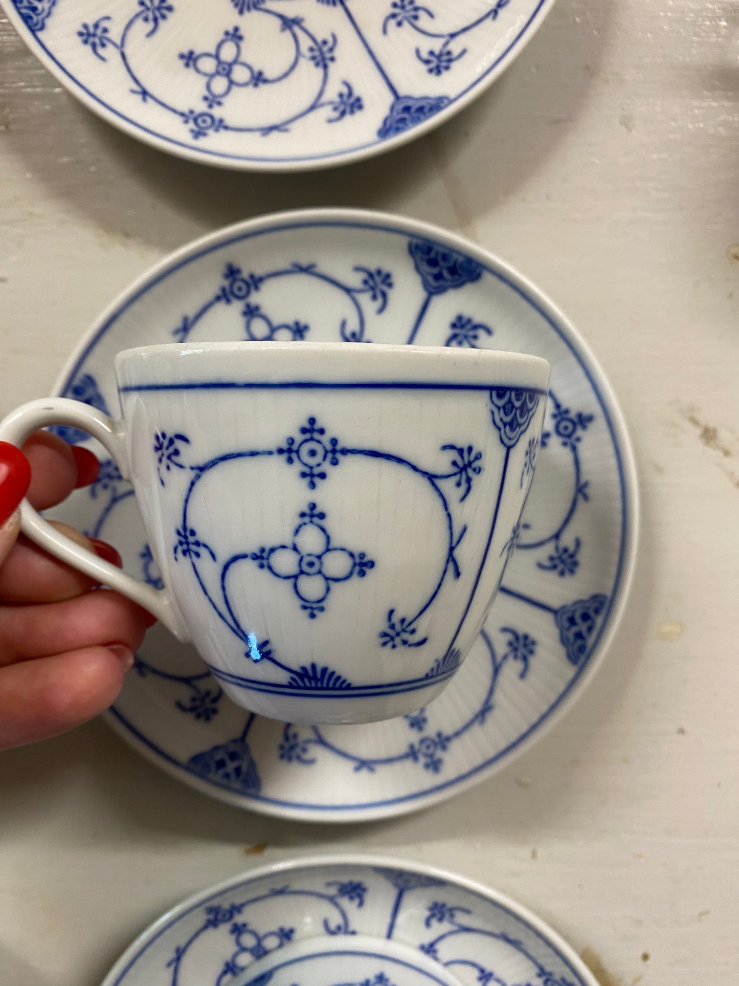 6st koppar med fat i blåvitt