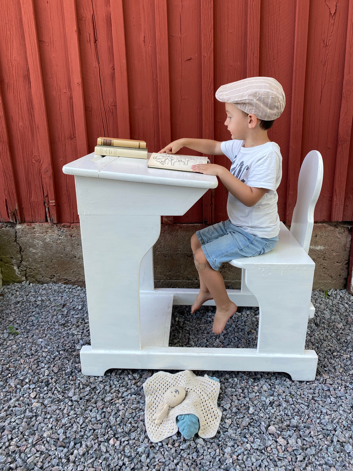 Finaste skolbänken med rundad rygg