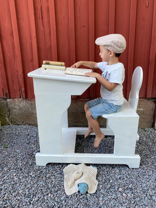 Finaste skolbänken med rundad rygg