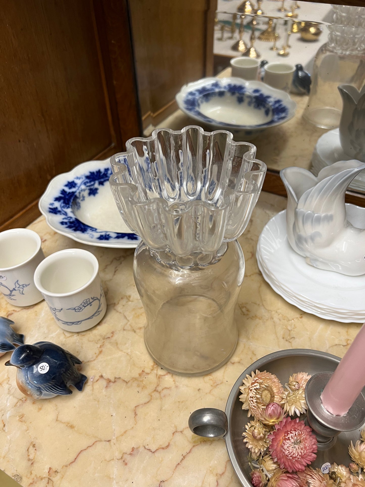 Vacker stor glasvas med vågad kant - Bukett Kosta Boda