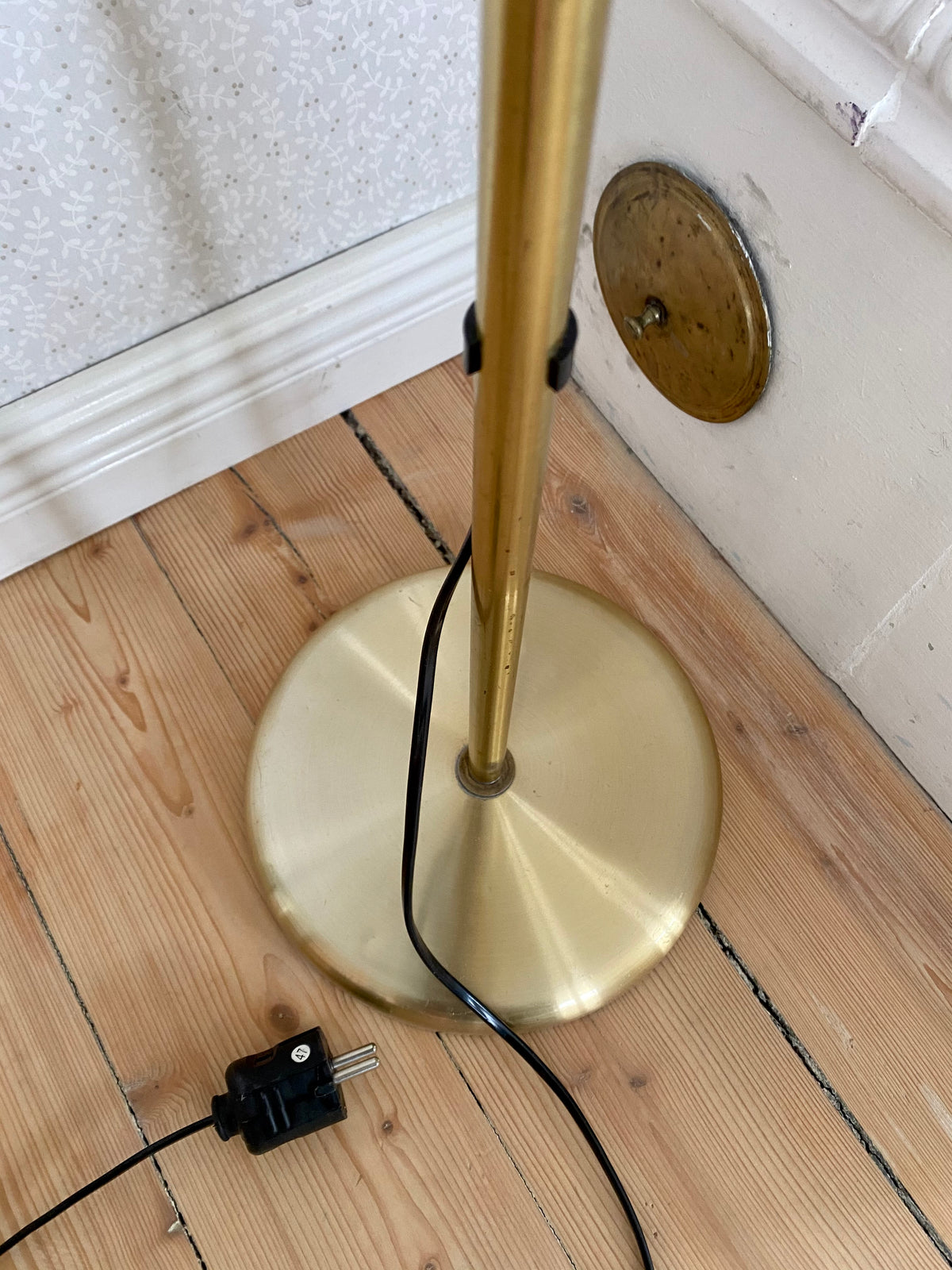 Golvlampa i mässing