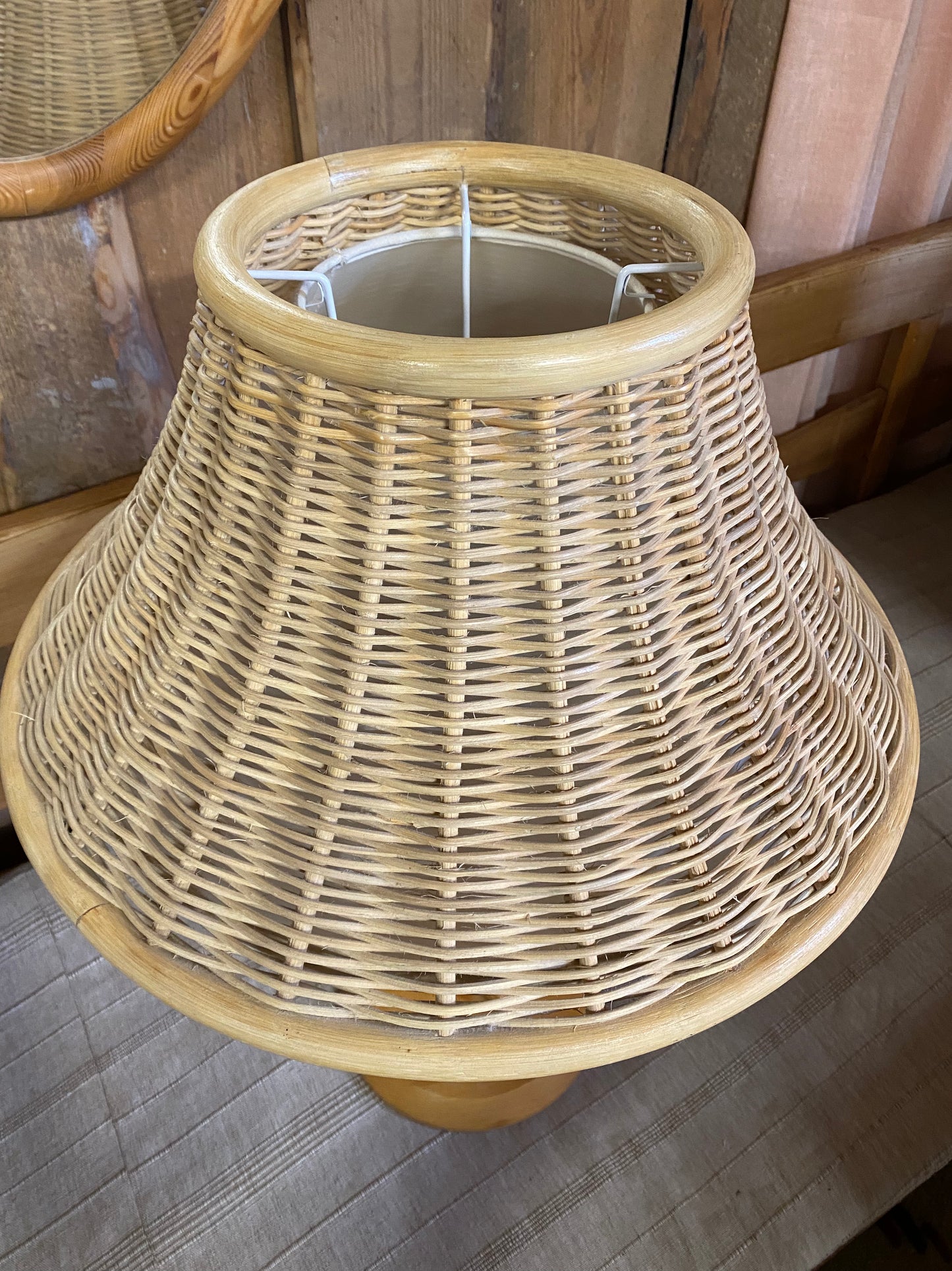 Otrolig rotting bordslampa