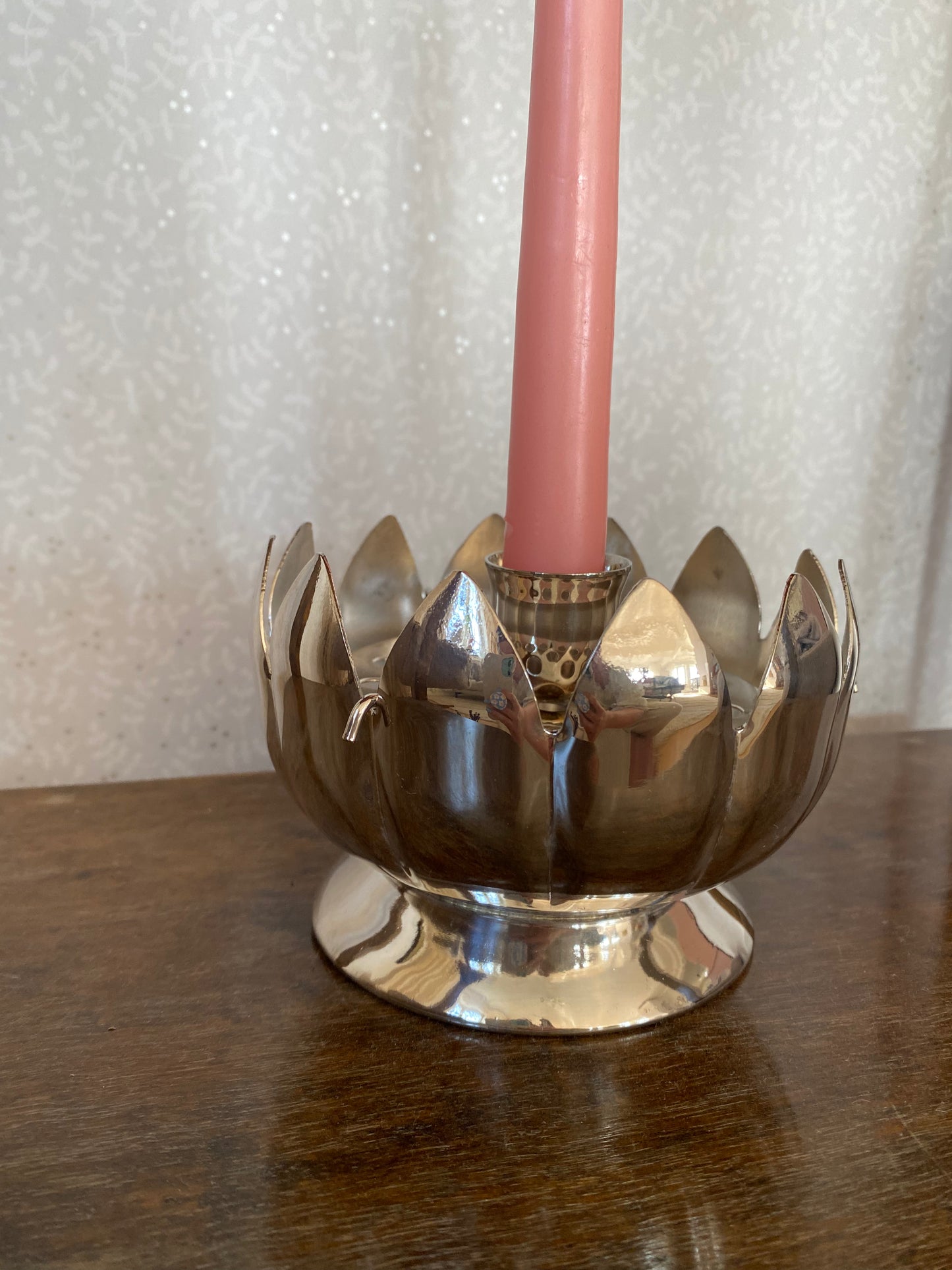 Näckrosformad ljusstake med blomsterfakir/kruka