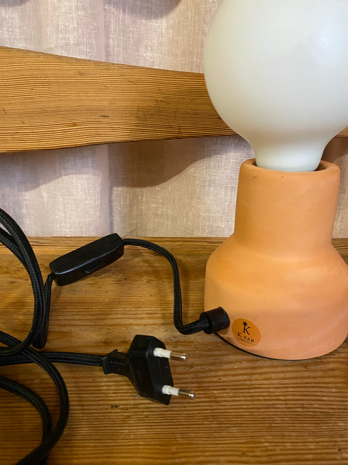 Bordslampa i keramik terrakotta