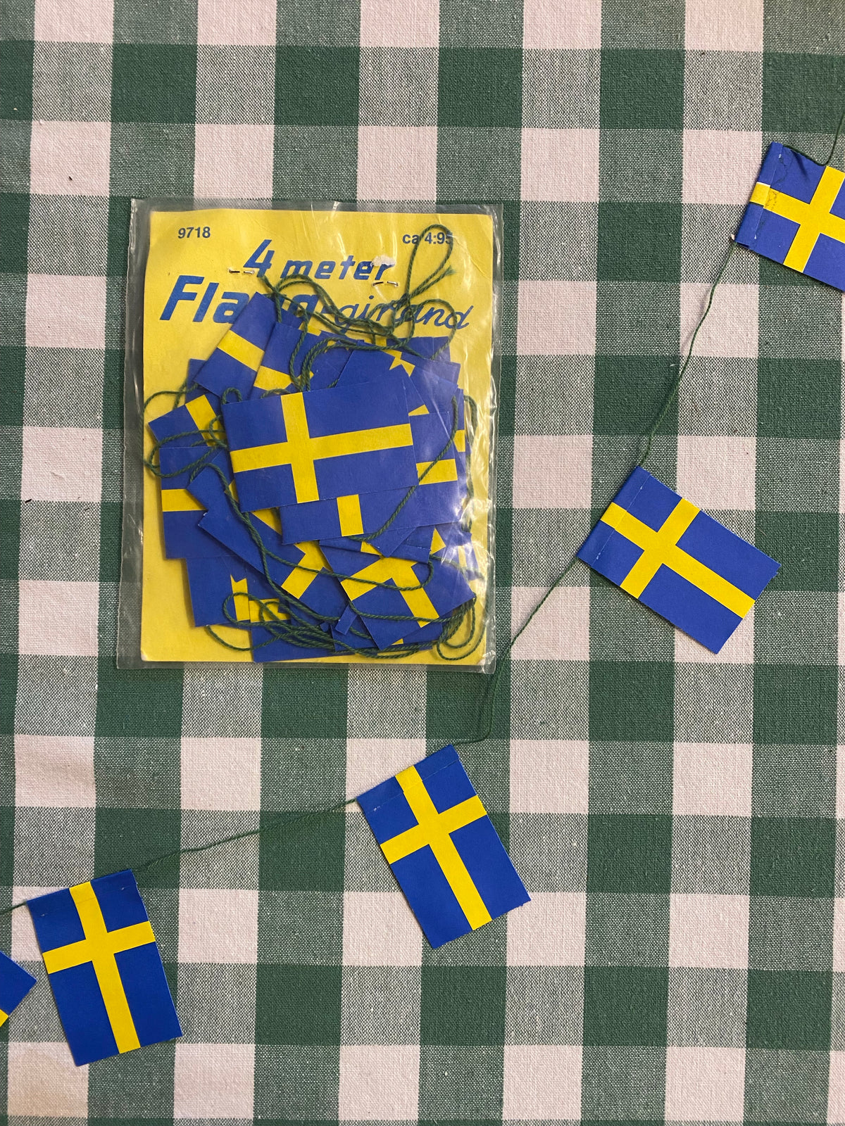 Äldre flaggspel till julgranen