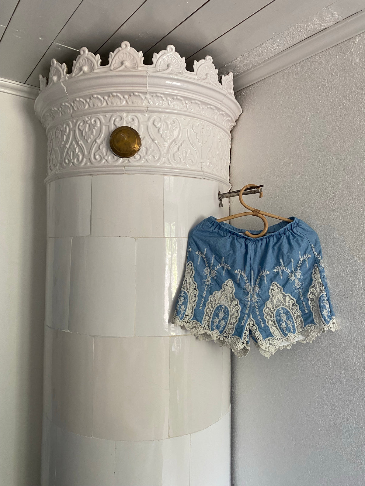 Blå tygshorts med spets
