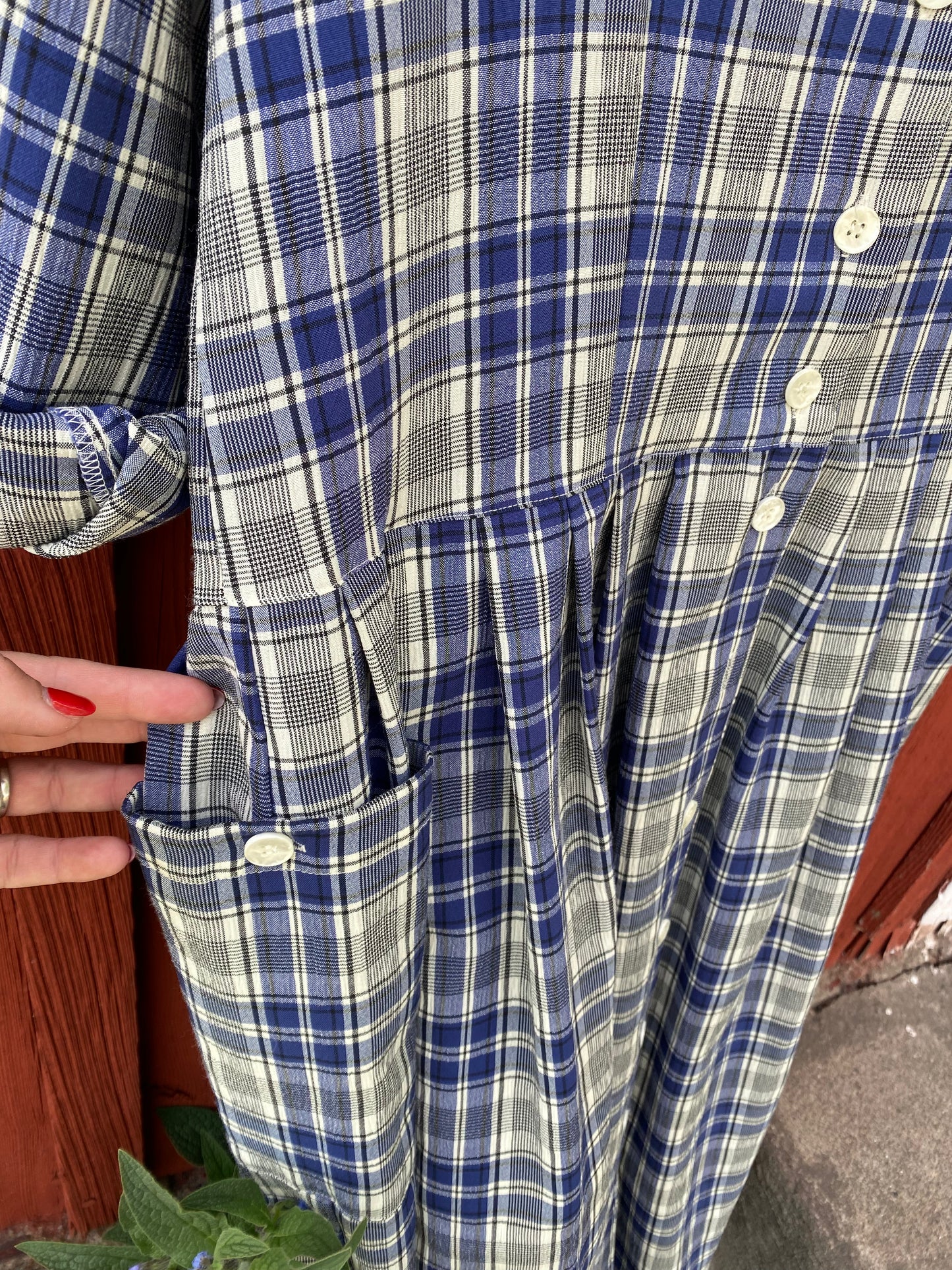 Rutig klänning med fickor