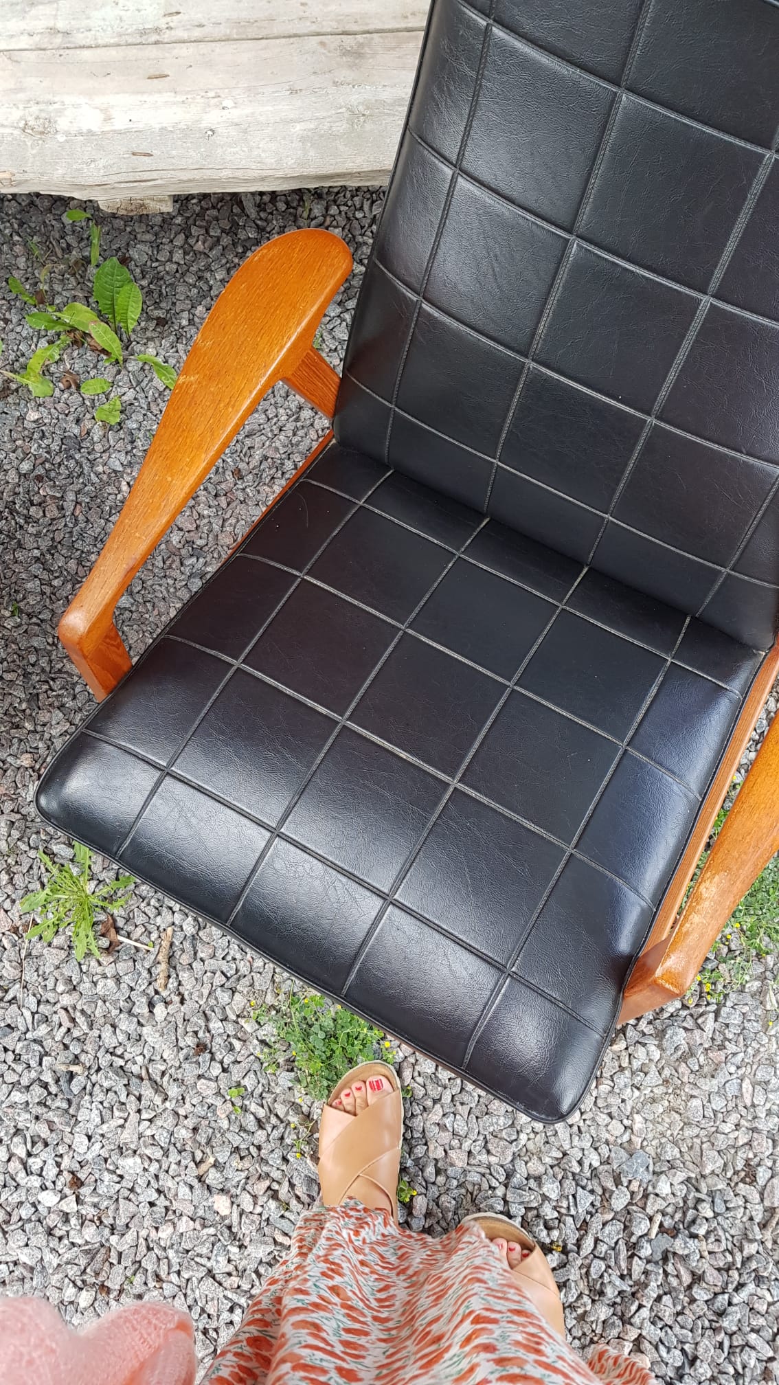 Skinnfåtölj i teak
