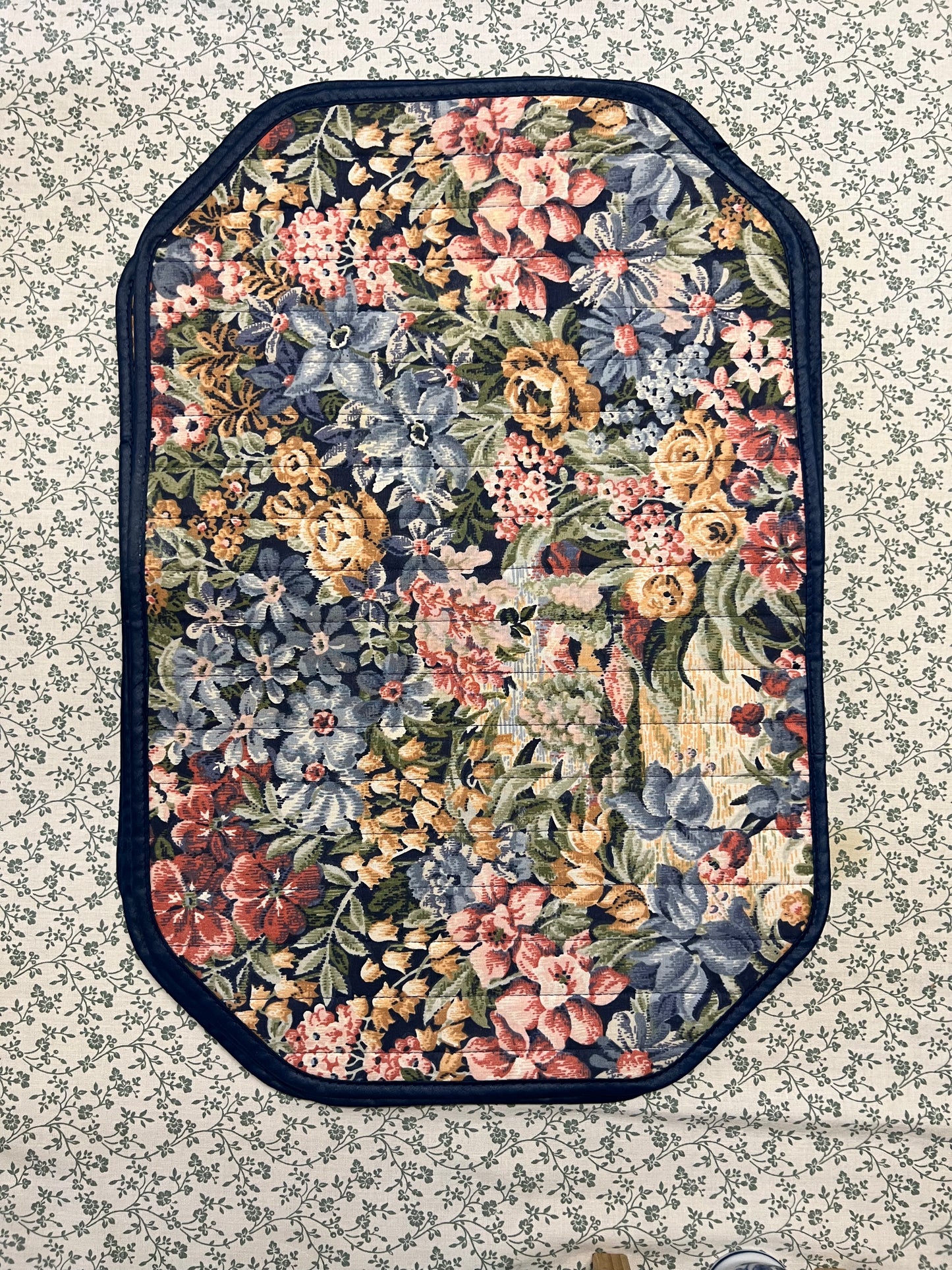 Bordstabletter i tyg med blommönster, 4st
