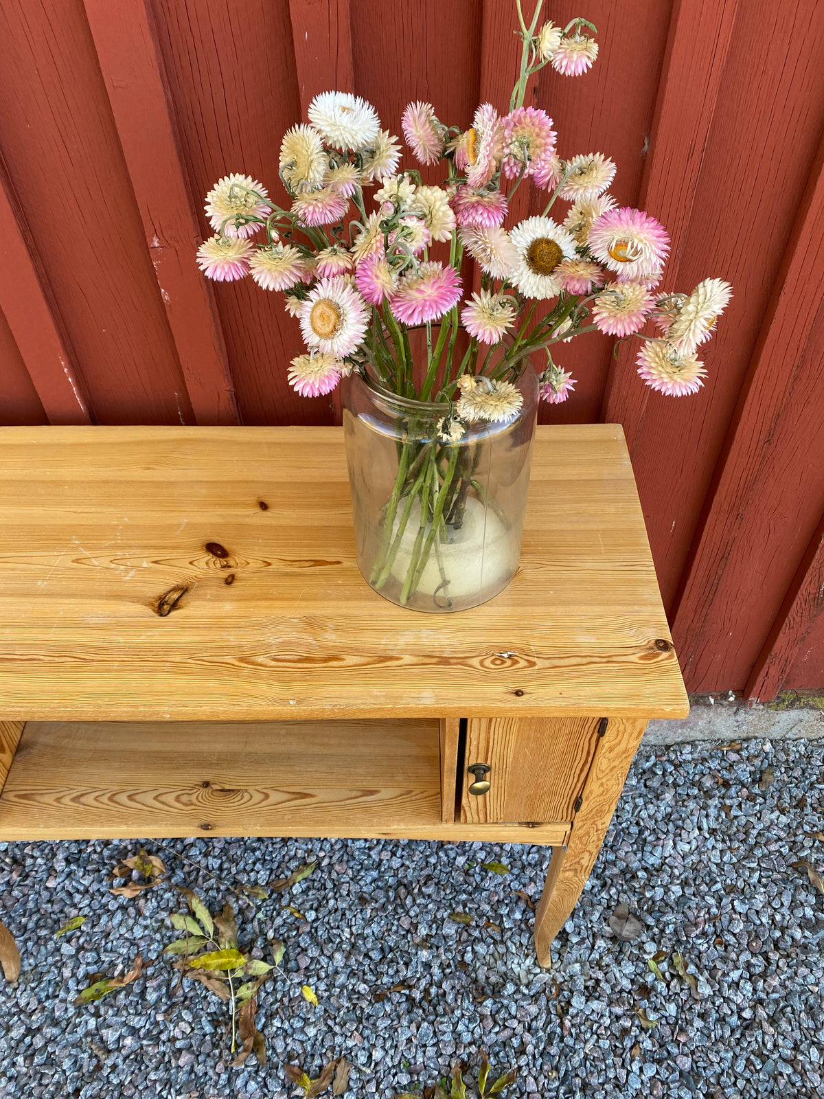Avlutat smink/sidobord