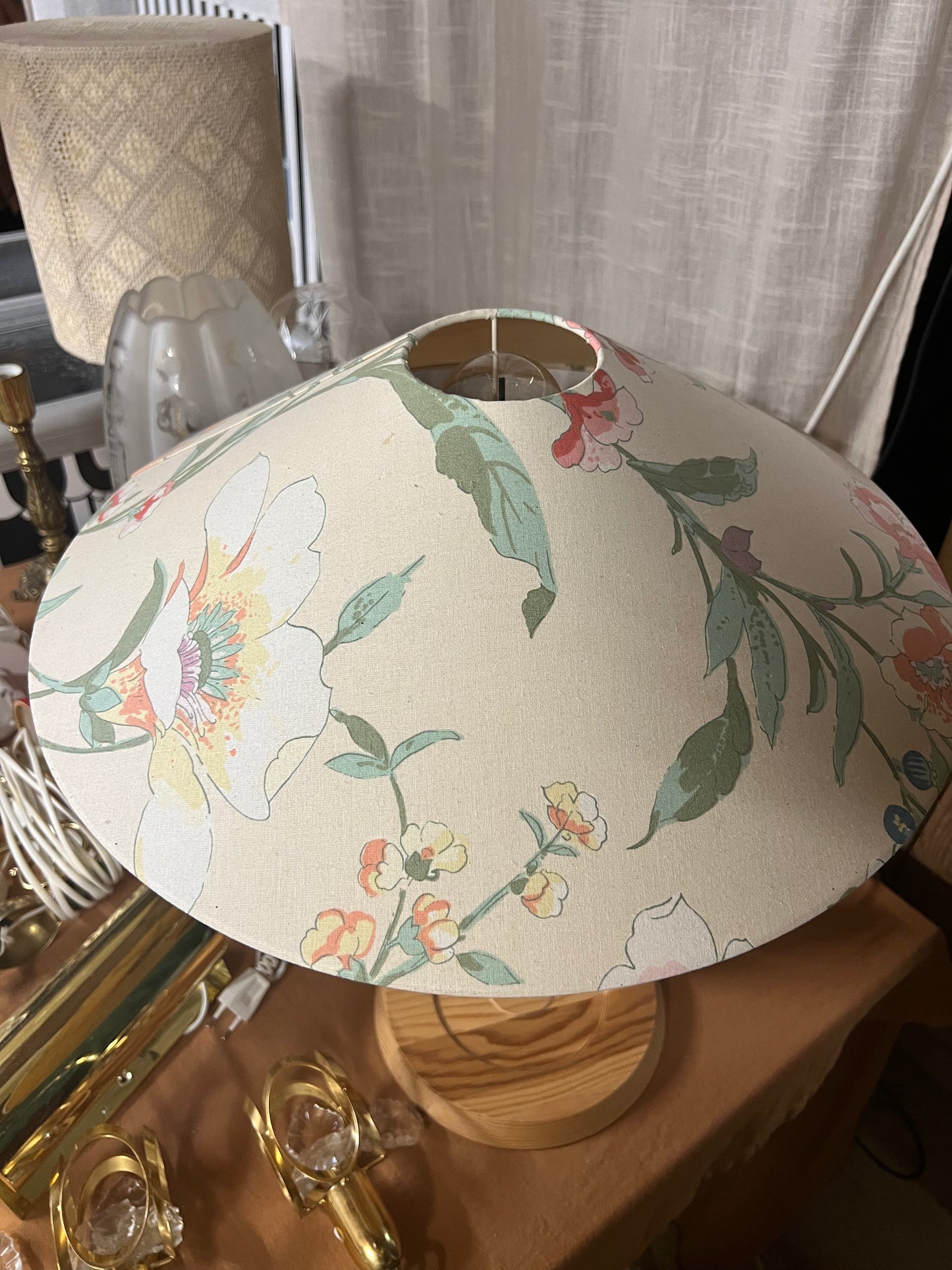 Bordslampa med finaste blomstertygskärmen