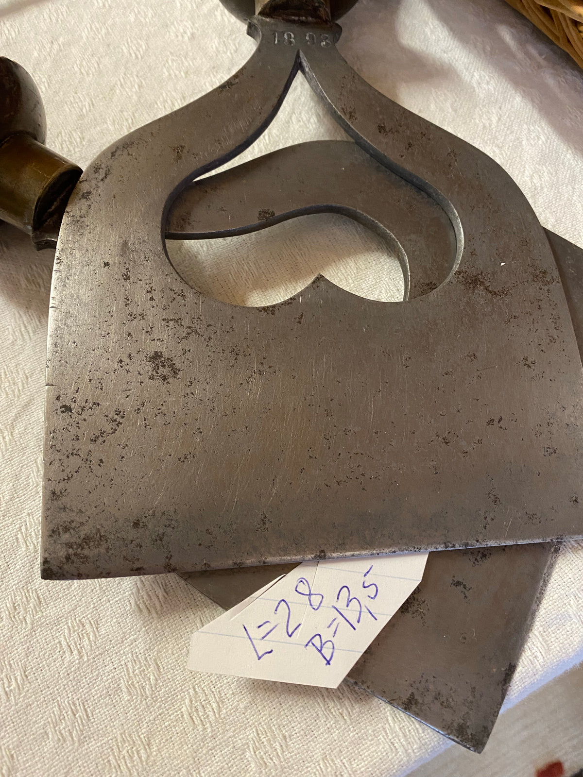 Paret kötthackor med hjärta från 1898