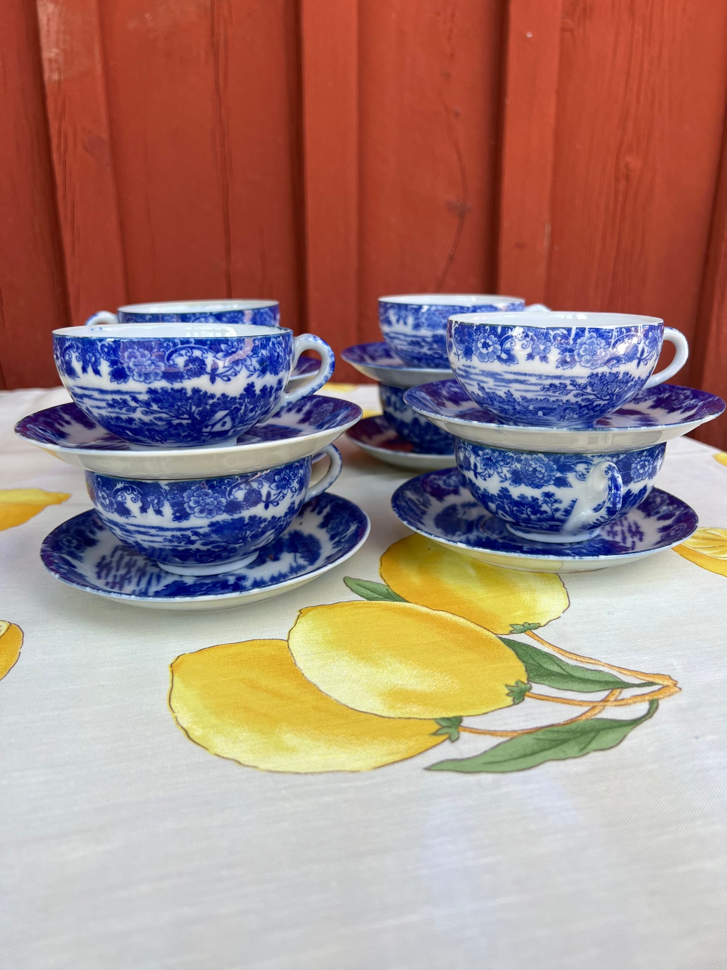 8st blåvita kaffekoppar med fat