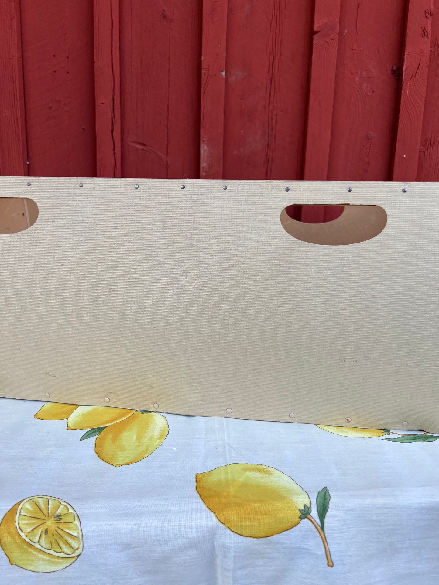 Stor förvaringslåda i ljusgult