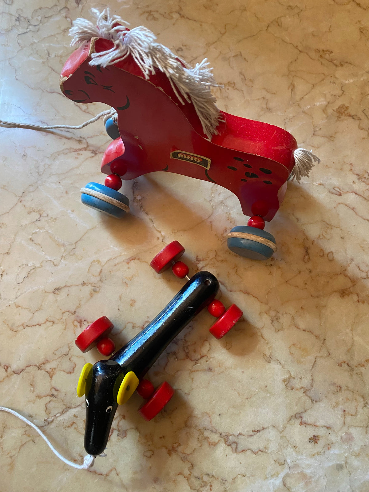 Brio dragleksaker på hjul