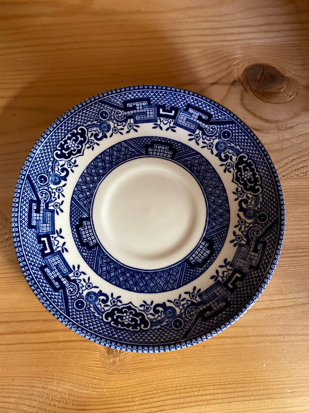 Fyra kaffekoppar med fat - Churchill England