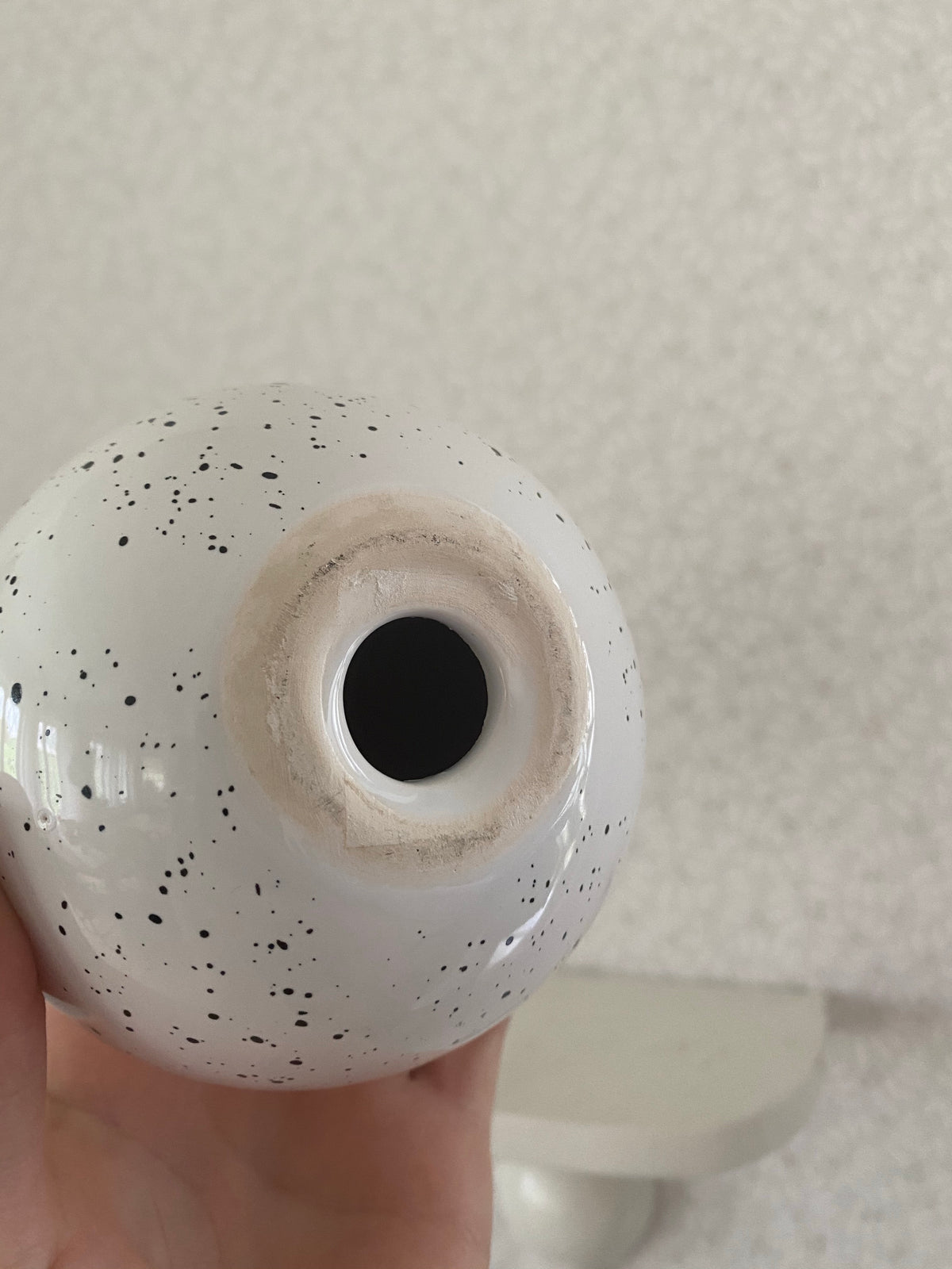 Prickig ljusstake i porslin