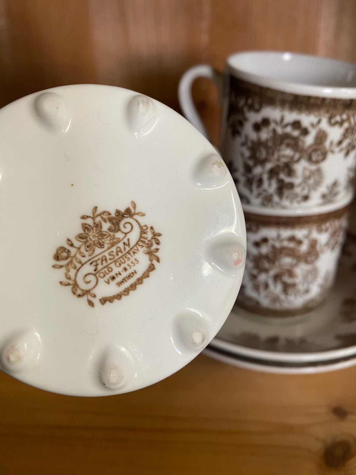 Fyra kaffekoppar med fat - brun FASAN Old Gustafsberg