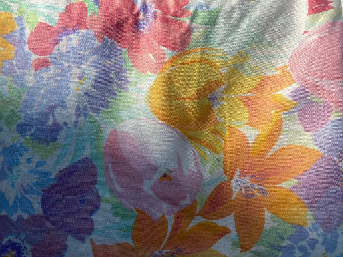 Blommigt tyg / gardinlängder i finaste färger