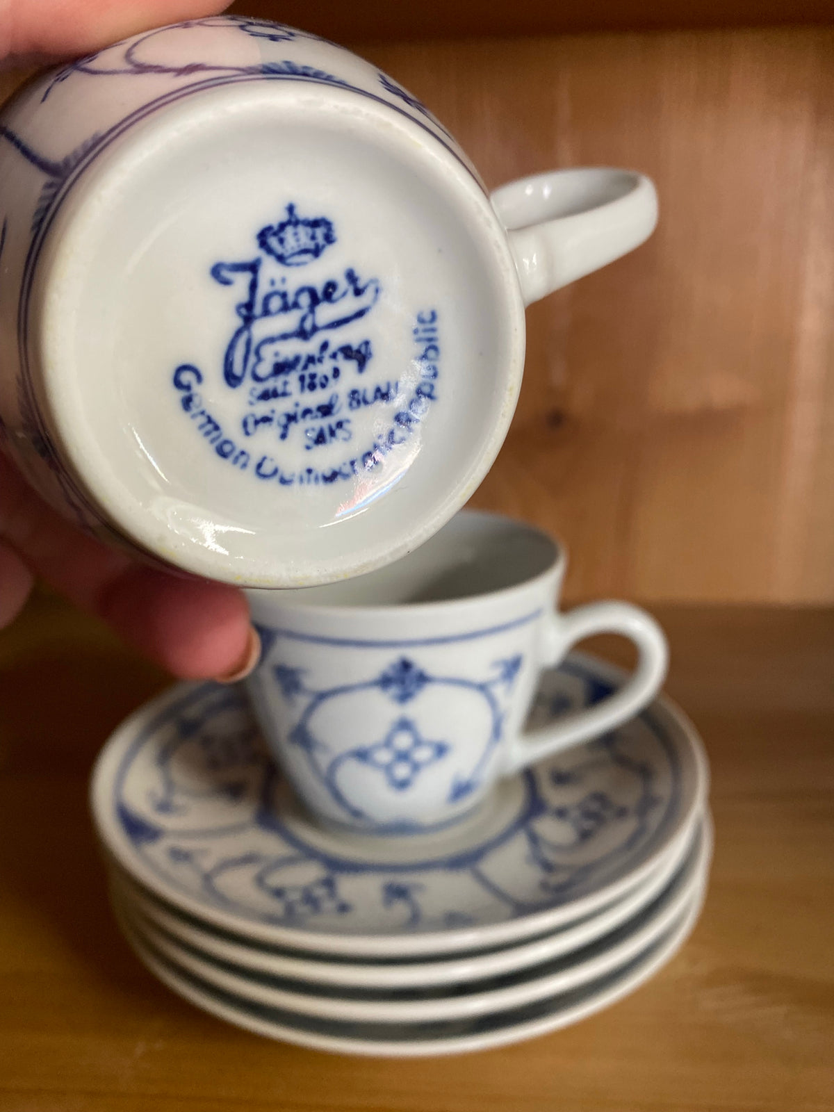 Fyra kaffekoppar med fat - Jäger
