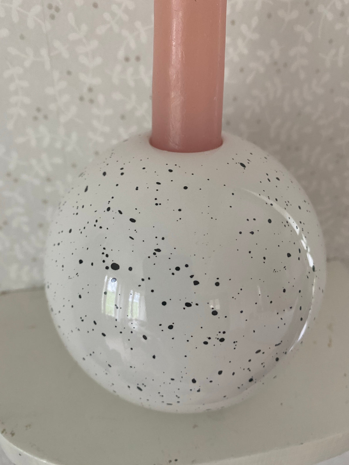Prickig ljusstake i porslin