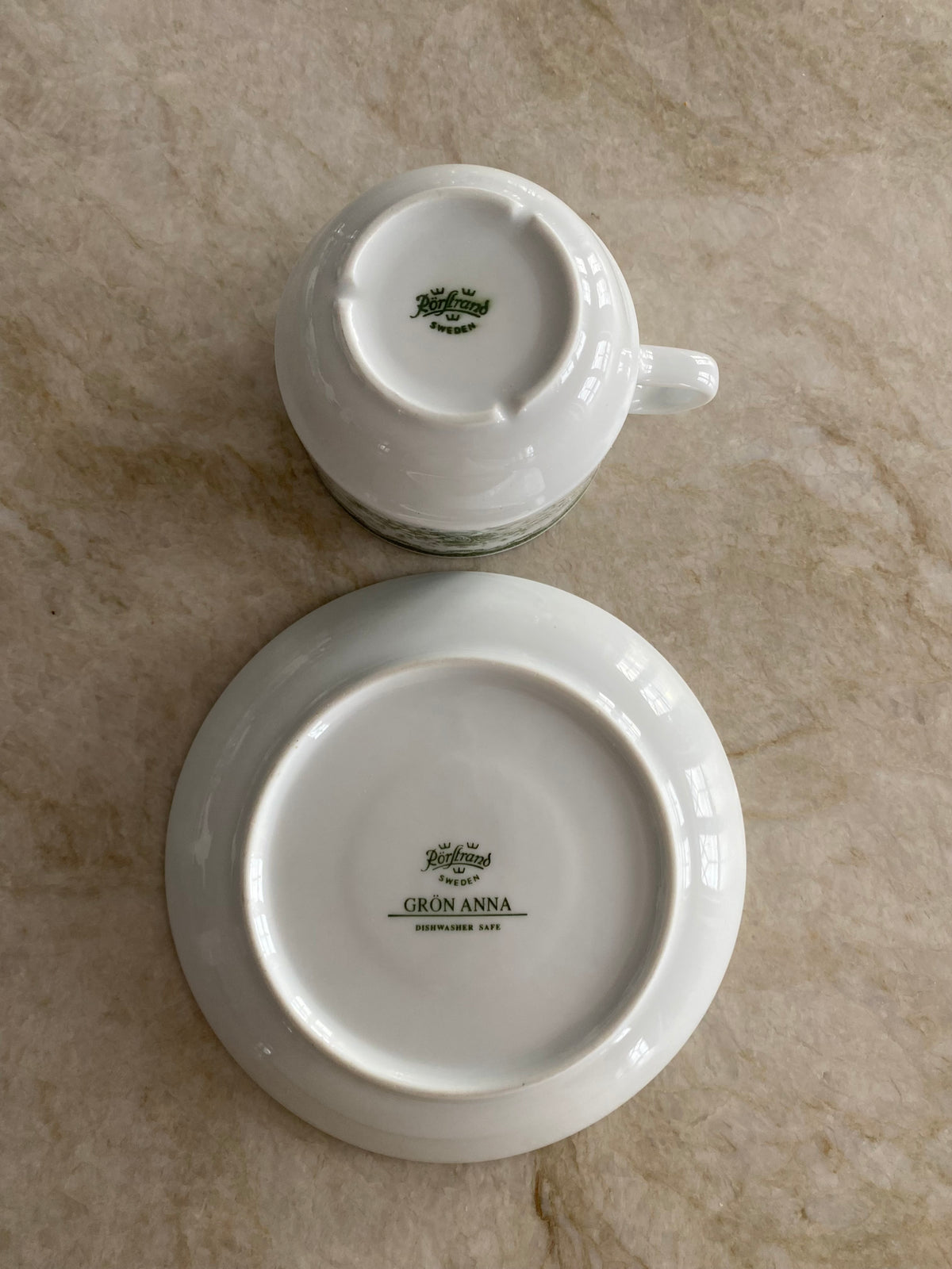 Grön Anna kaffekopp med fat