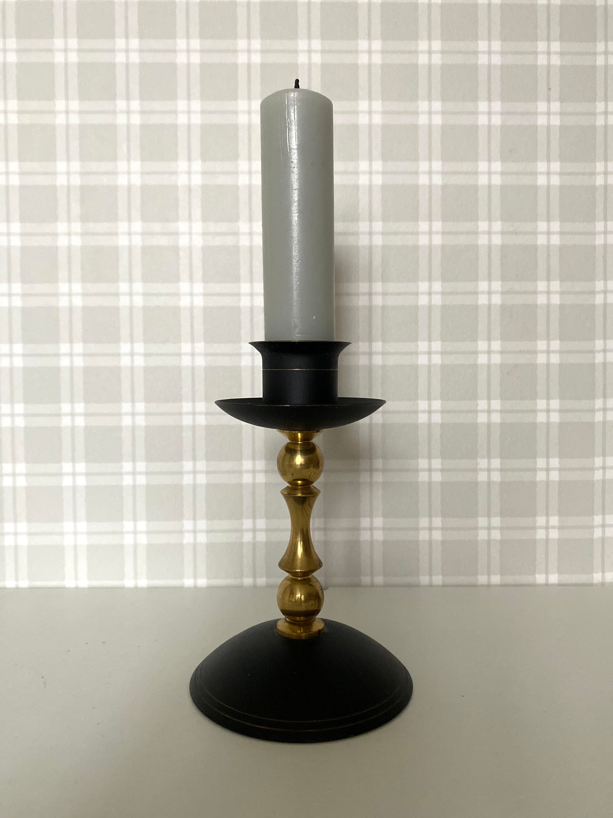 Mattsvart ljusstake med mässing