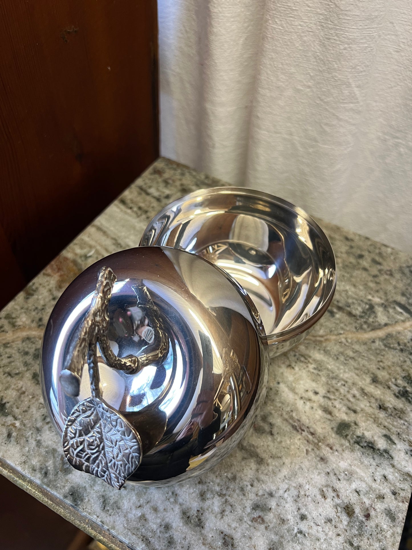 Putsad skål i nysilver - äpplet