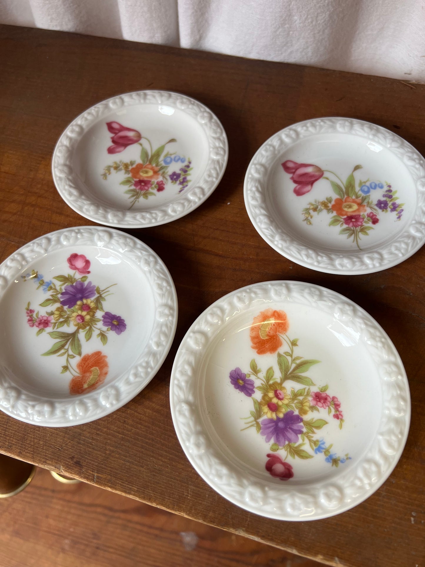 Små fat till tepåsen med blomster, 4st