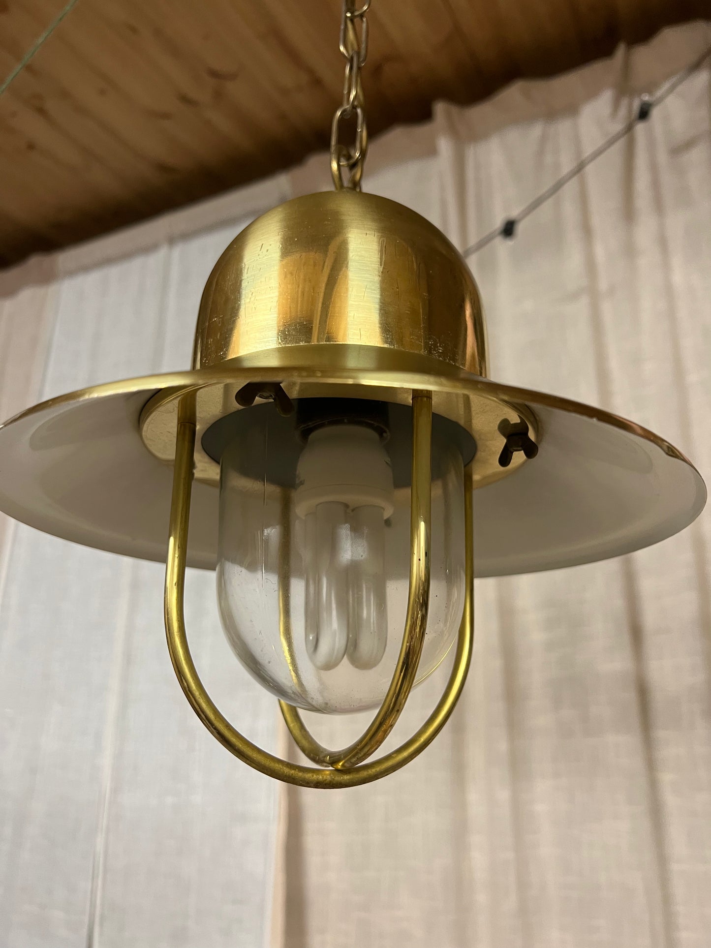Taklampa i mässing