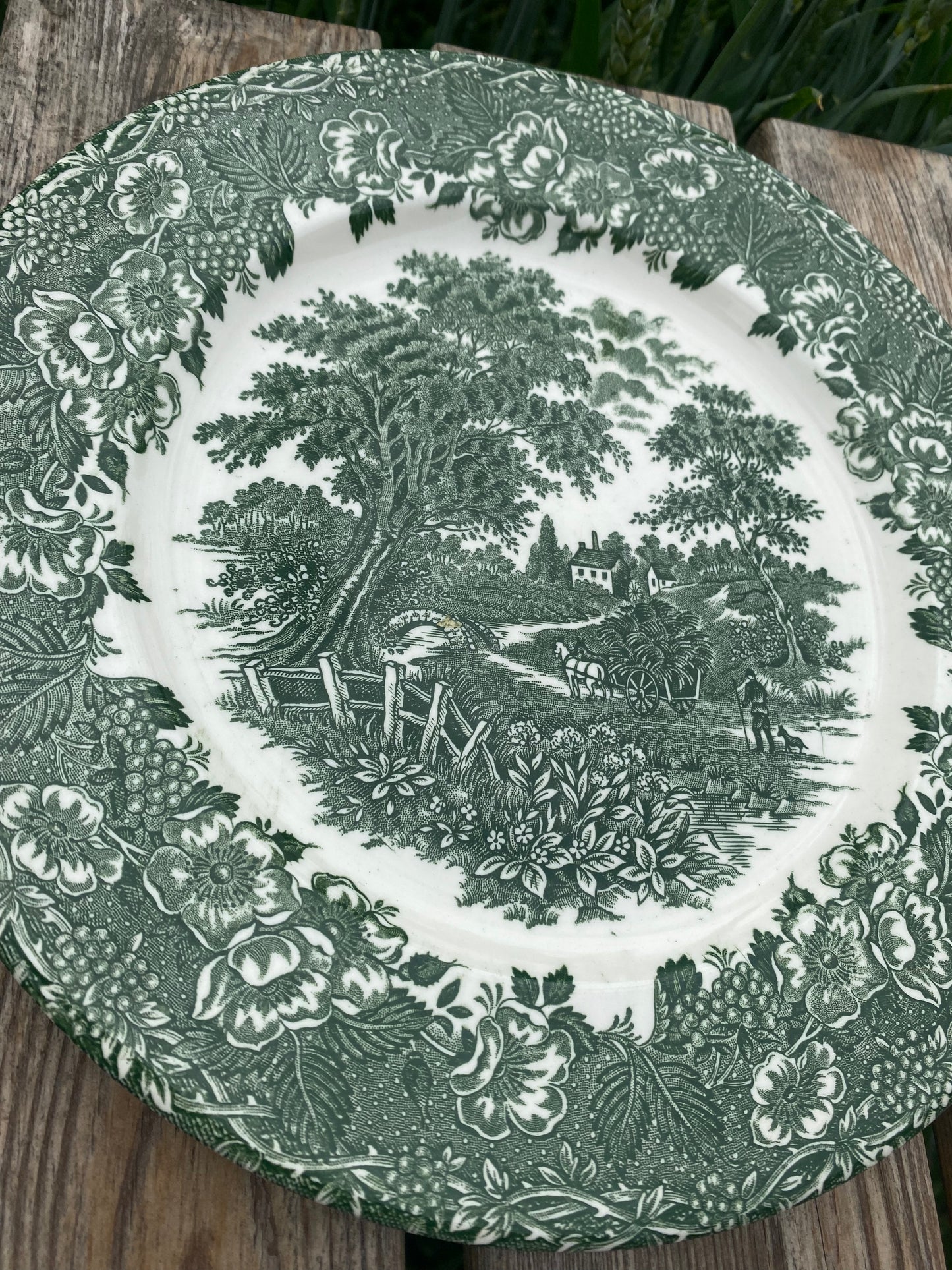 Tallrik i grönvitt - Ironstone England