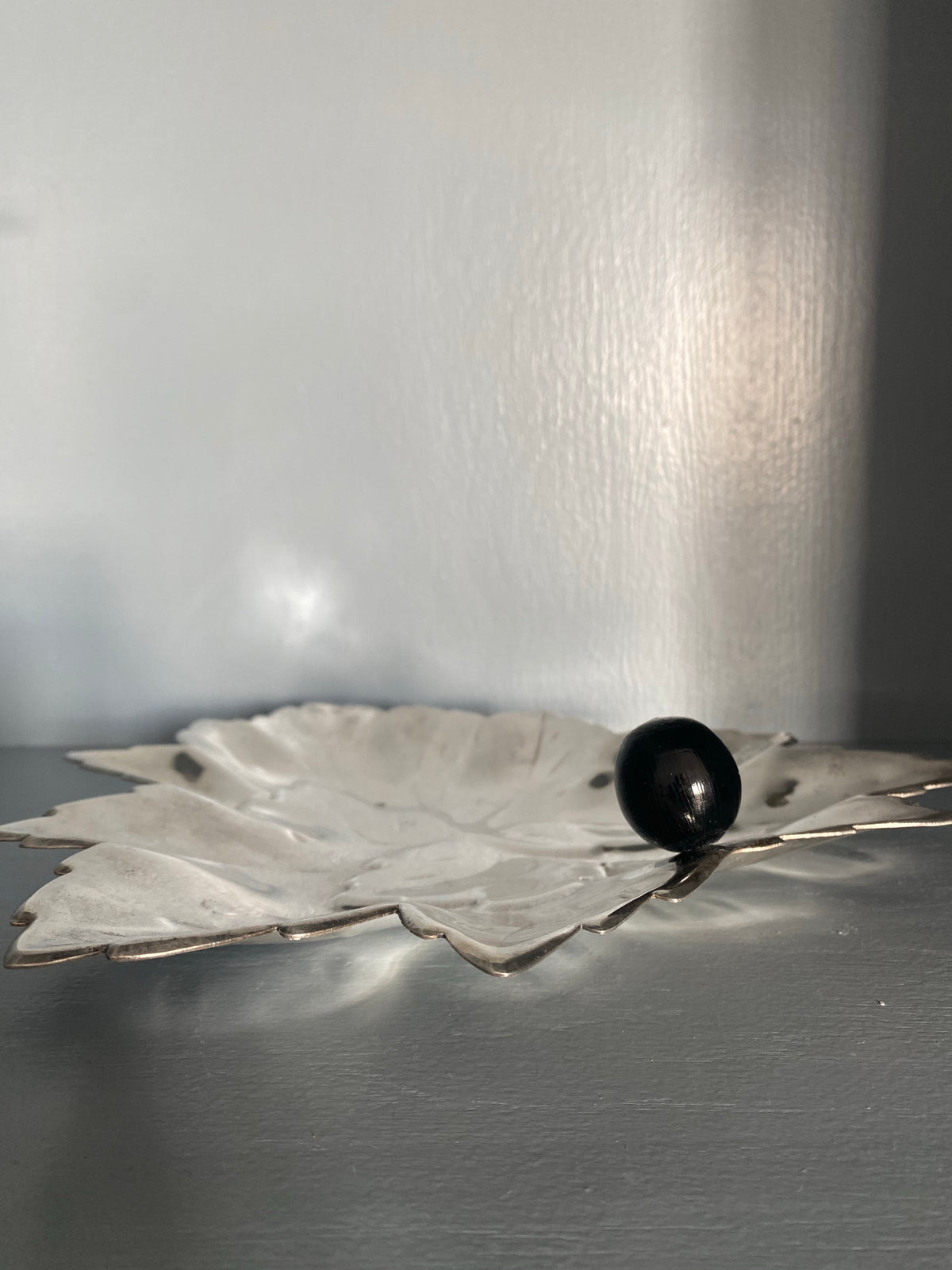 Vackert bladfat i silver