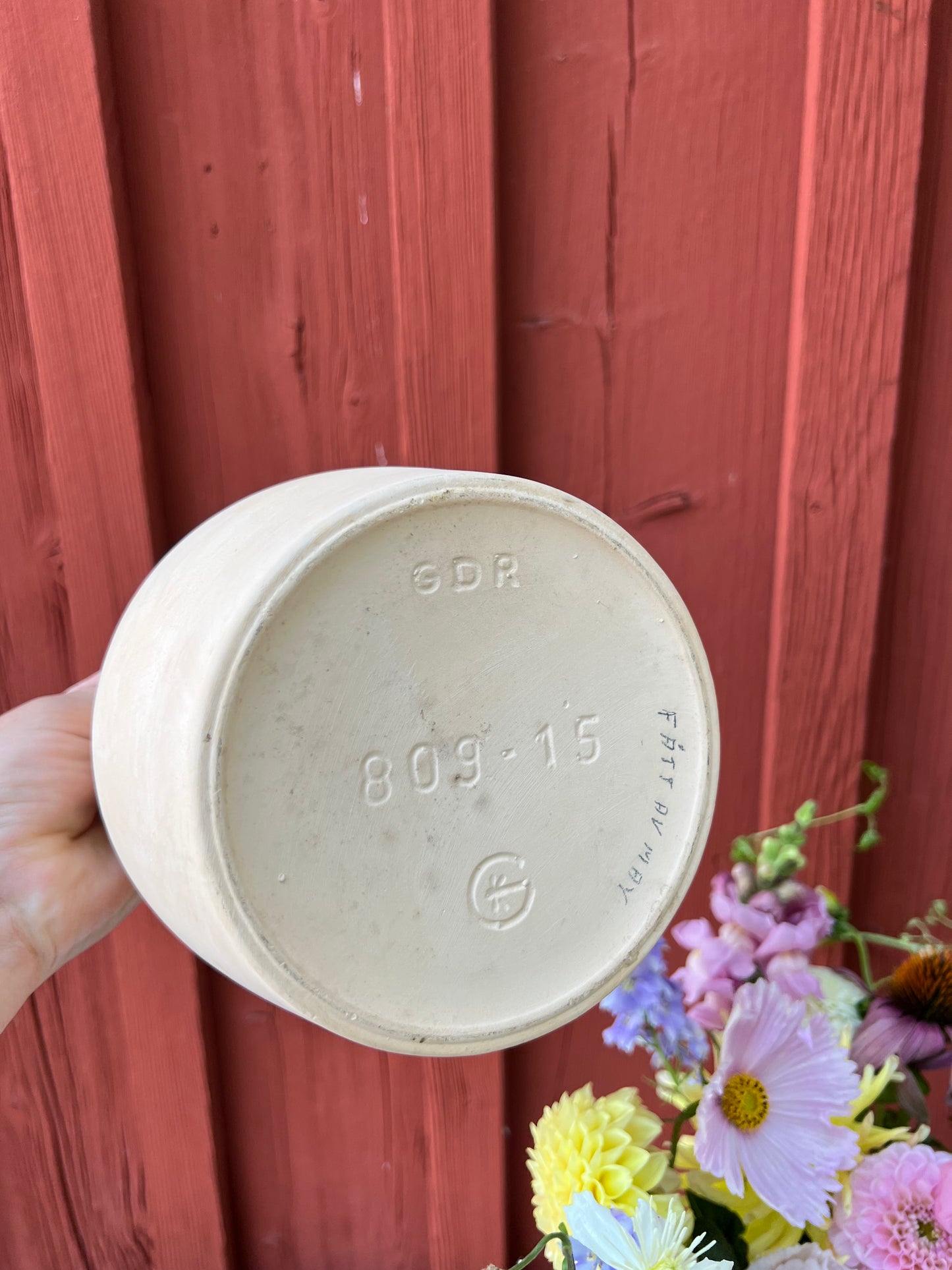 Kanna i beige keramik med rosa insida