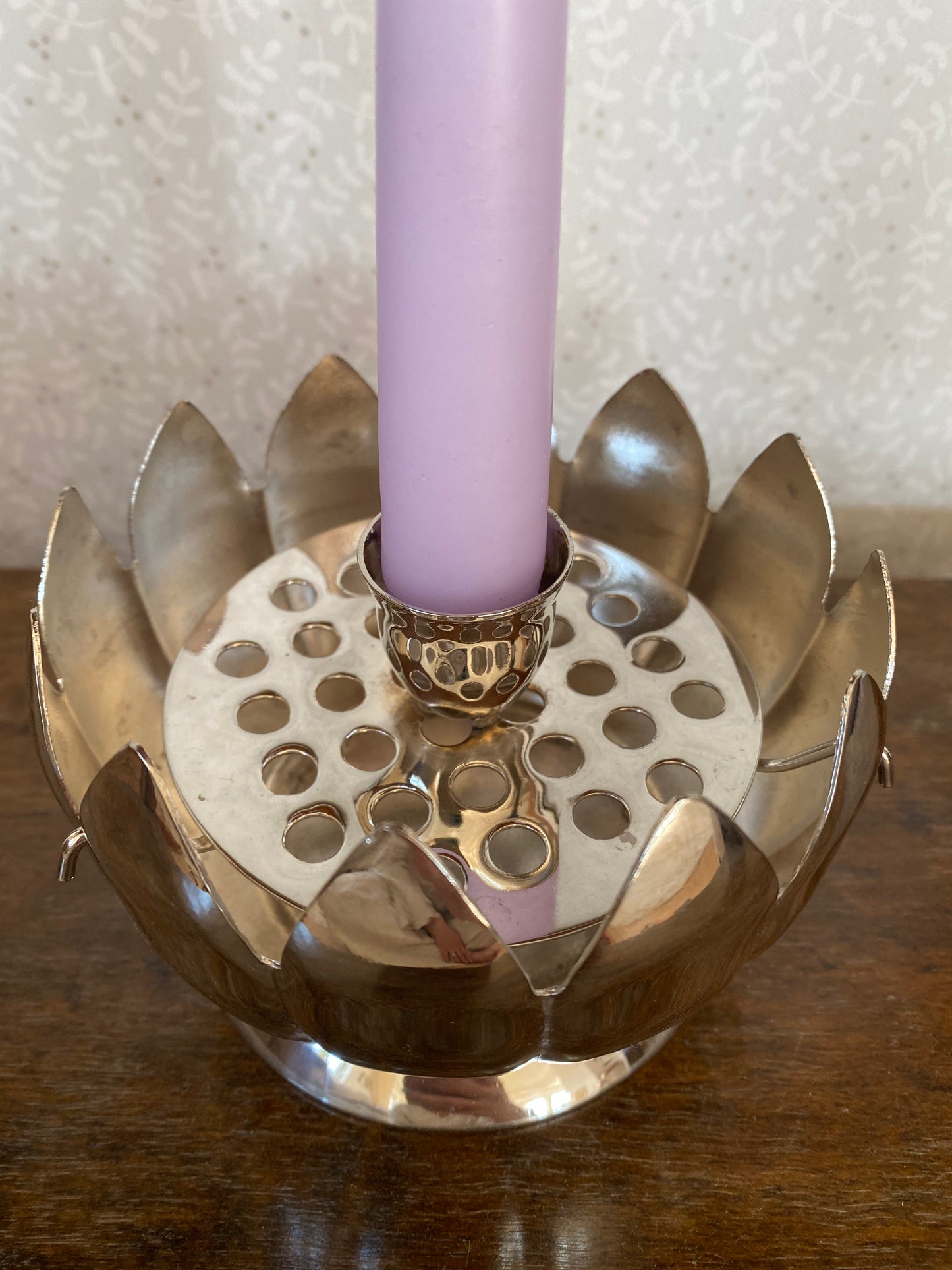 Näckrosformad ljusstake med blomsterfakir/kruka