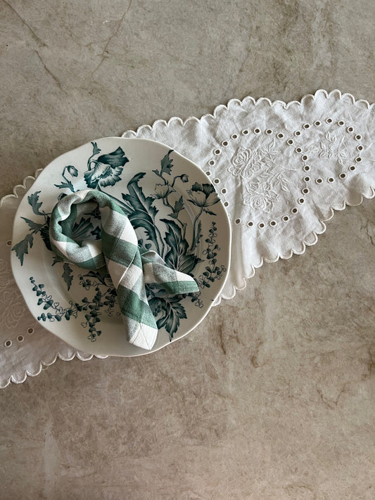 Broderad vit duk